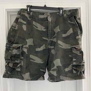 Men’s camo cargo shorts